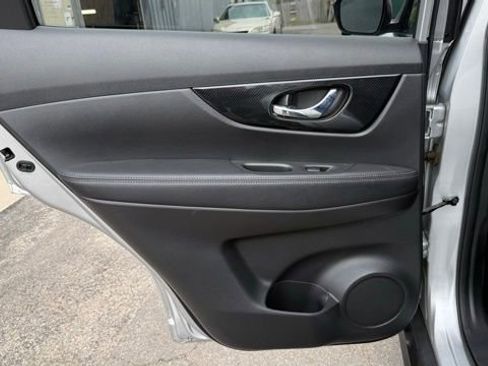 Used 2017 Nissan Rogue SL AWD/4WD image 24