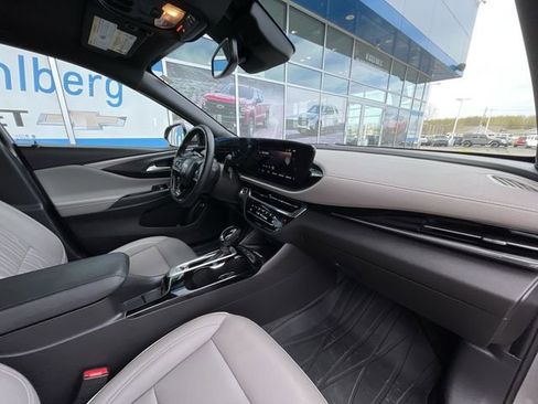 Certified 2025 Buick Envista Avenir FWD image 28
