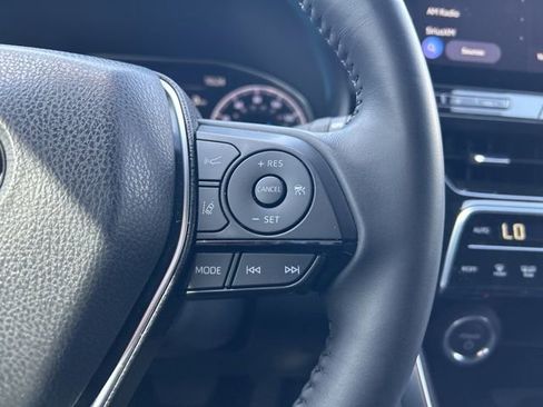 Used 2024 Toyota Venza XLE image 20