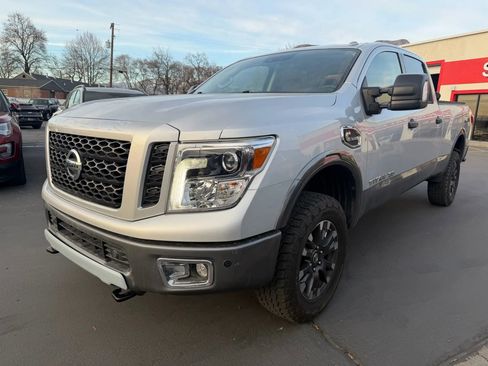 Used 2018 Nissan Titan PRO-4X w/ Pro-4x Utility Package AWD/4WD image 10