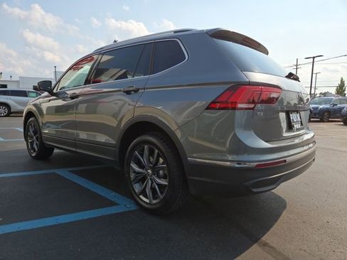 Used 2022 Volkswagen Tiguan SE w/ Panoramic Sunroof Package image 4