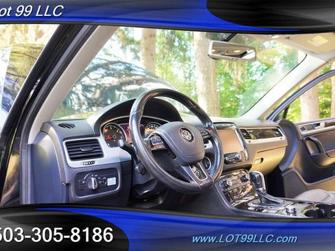 Used 2013 Volkswagen Touareg Executive AWD/4WD image 20