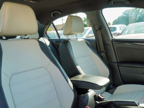 Used 2015 Volkswagen Jetta SE image 18