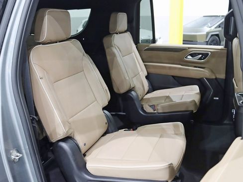 Used 2024 Chevrolet Suburban Premier w/ Premium Package image 33