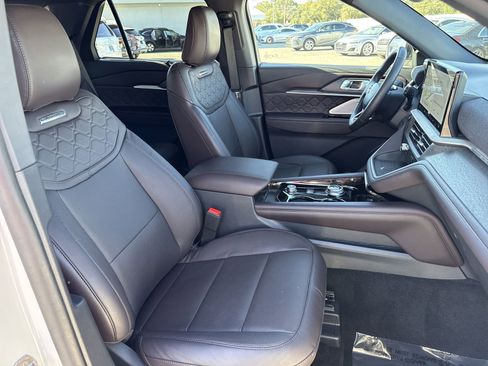 Used 2025 Ford Explorer Platinum w/ Ultimate Package image 32