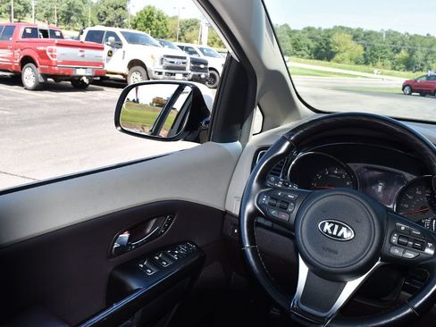 Used 2016 Kia Sedona SX Limited FWD image 22
