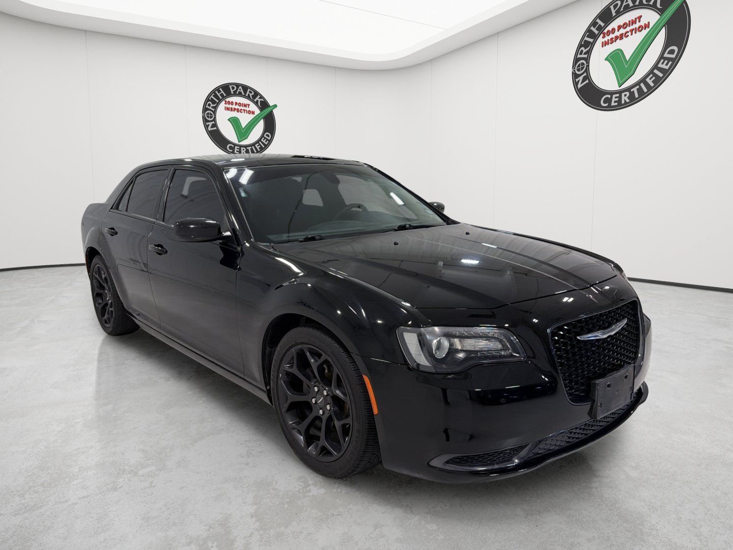 Used 2019 Chrysler 300 Touring w/ Sport Appearance Package RWD image 7