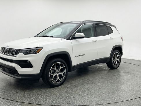 Used 2025 Jeep Compass Limited image 3