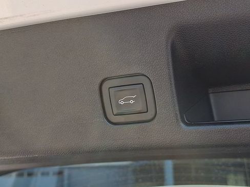 Used 2025 Chevrolet Equinox EV RS FWD image 32