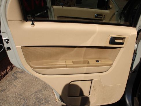 Used 2009 Ford Escape Limited FWD image 26