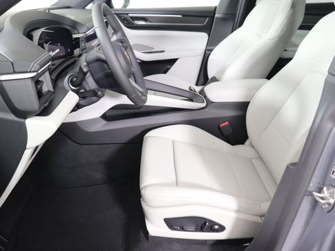 Used 2025 Porsche Macan Electric image 4