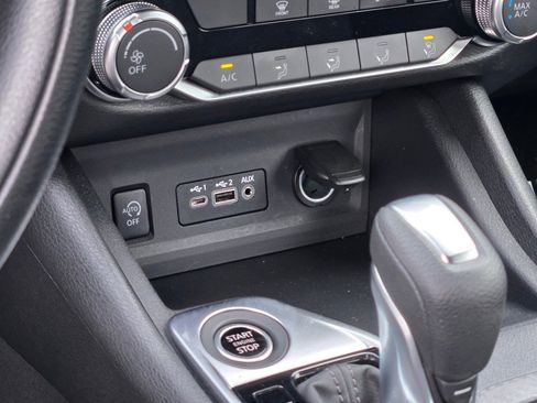 Used 2024 Nissan Sentra SV image 25