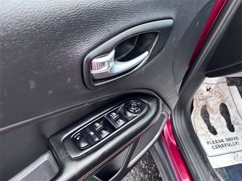 Certified 2021 Jeep Compass Latitude image 13