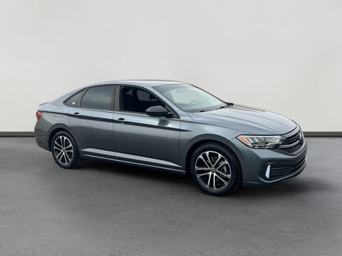 Used 2022 Volkswagen Jetta Sport image 7