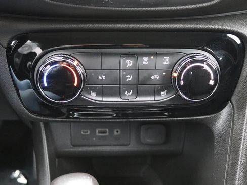 Used 2020 Buick Encore GX Preferred w/ Cold Weather Comfort Package AWD/4WD image 5