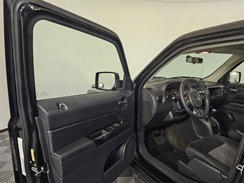 Used 2014 Jeep Patriot Sport w/ Power Value Group image 21
