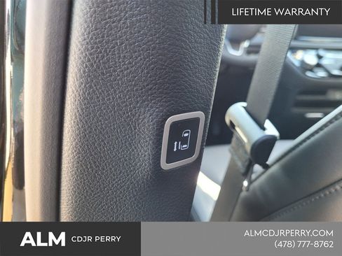 New 2026 Chrysler Pacifica Select FWD image 13
