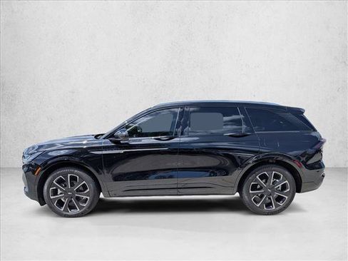 Used 2025 Lincoln Nautilus Reserve AWD/4WD image 8