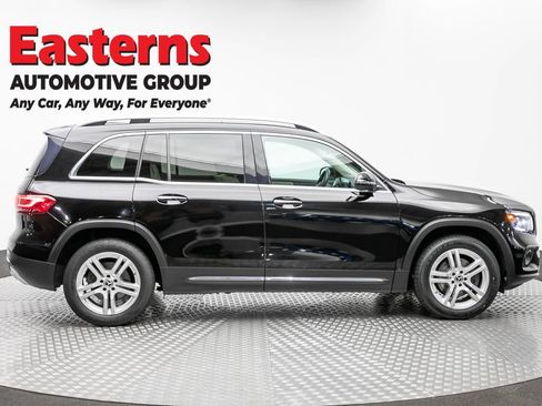 Used 2021 Mercedes-Benz GLB 250 4MATIC w/ Premium Package image 4