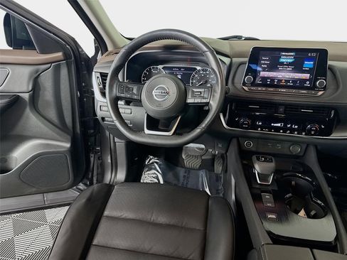 Certified 2021 Nissan Rogue SV w/ Premium Package FWD image 23
