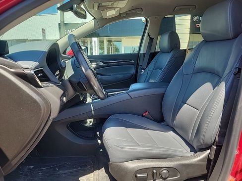 Used 2021 Buick Enclave Essence AWD/4WD image 5