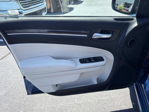 Used 2022 Chrysler 300 Touring L RWD image 18