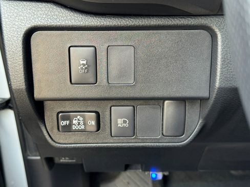 Used 2021 Toyota Tacoma SR5 RWD image 16