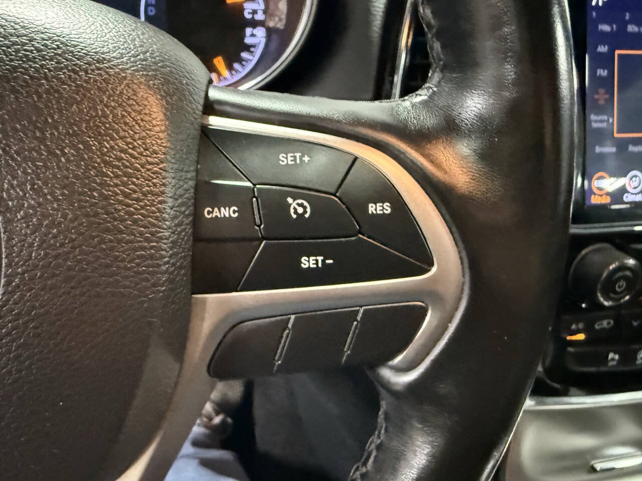 Used 2020 Jeep Grand Cherokee Limited AWD/4WD image 23