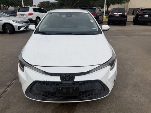 Used 2021 Toyota Corolla LE FWD image 2