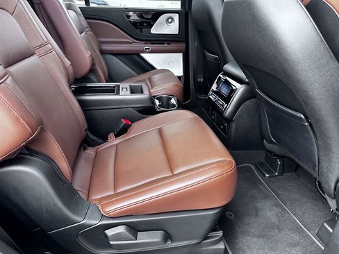 Used 2021 Lincoln Aviator Reserve w/ Equipment Group 202A image 38