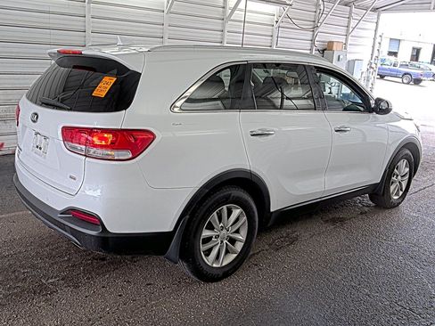 Used 2017 Kia Sorento FWD w/ LX Convenience Package image 4