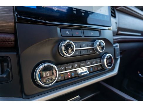 Used 2024 Ford Expedition Limited image 32