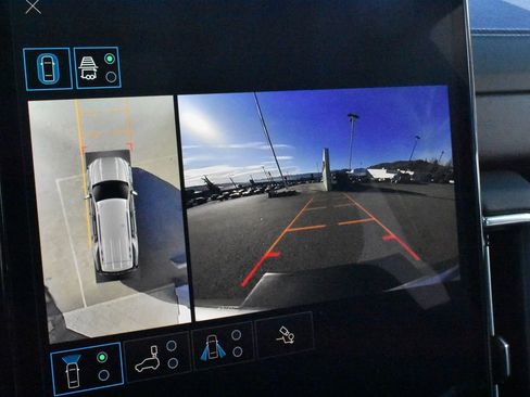 Used 2025 GMC Yukon Denali w/ Sun & Power Step Package image 23