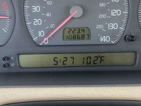 Used 1999 Volvo C70 LT FWD image 15