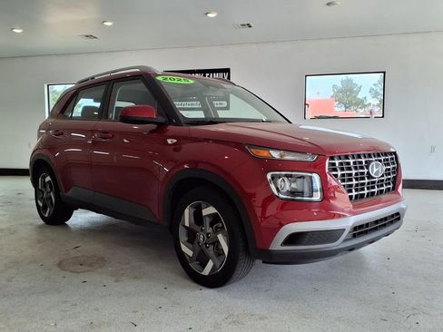 Used 2025 Hyundai Venue SEL FWD image 20