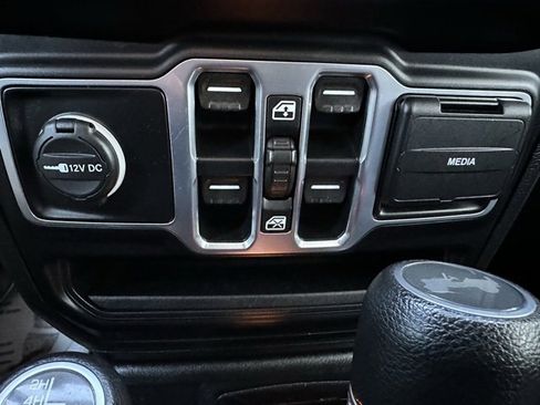 Used 2020 Jeep Wrangler Unlimited Sahara w/ Uconnect 4C Nav & Sound Group image 27