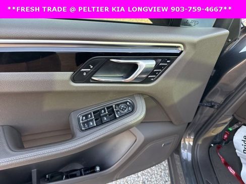 Used 2017 Porsche Macan Base image 9