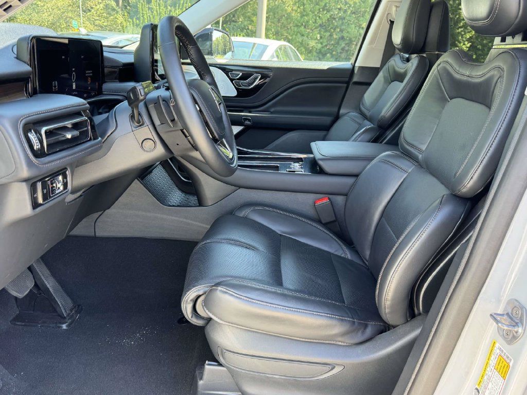 Used 2025 Lincoln Aviator Reserve w/ Luxury Package AWD/4WD image 19