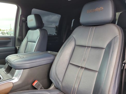 Used 2024 Chevrolet Silverado 2500 High Country w/ High Country Premium Package AWD/4WD image 18