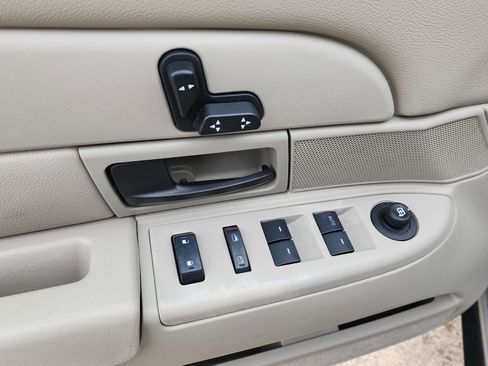 Used 2011 Ford Crown Victoria LX w/ Comfort Appearance Pkg image 9