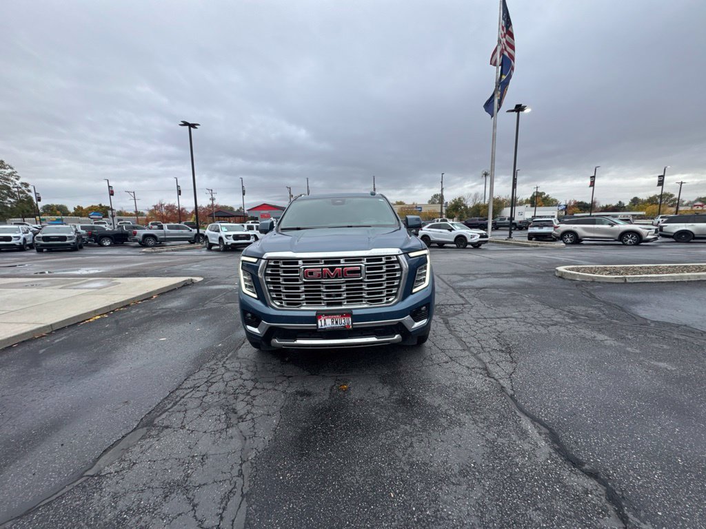 Used 2025 GMC Yukon Denali w/ Denali Reserve Package AWD/4WD image 7
