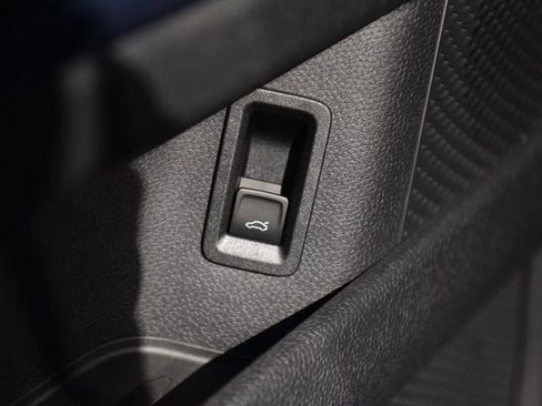 New 2025 Volkswagen ID. Buzz Pro S image 9