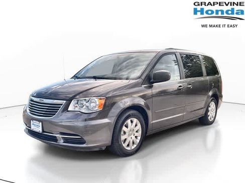 Used 2015 Chrysler Town & Country LX FWD image 1