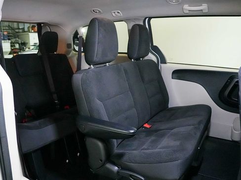 Used 2017 Dodge Grand Caravan SE w/ Power Window Group FWD image 16