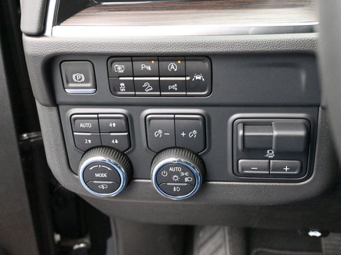 Used 2025 Chevrolet Tahoe Z71 w/ Z71 Off-Road Package image 23