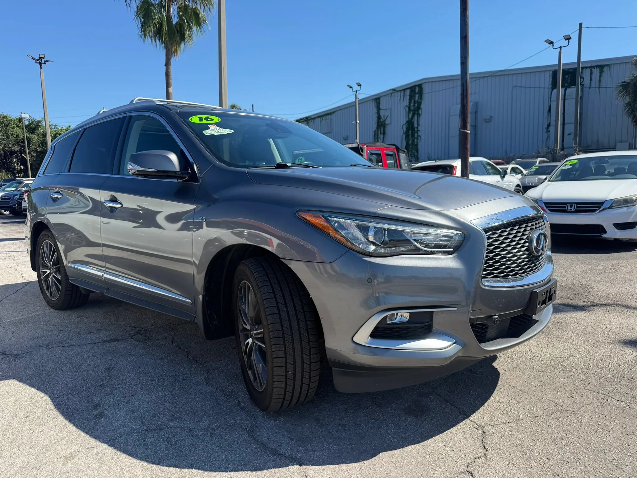 Used 2016 INFINITI QX60 Luxe w/ Deluxe Technology Package AWD/4WD image 3
