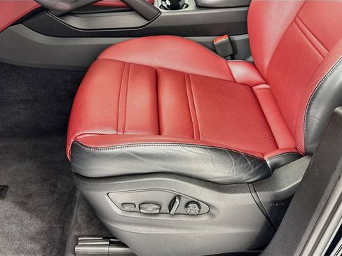 Certified 2024 Porsche Cayenne Coupe AWD/4WD image 13