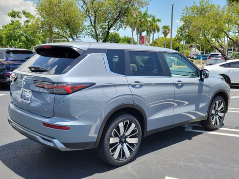 New 2026 Mitsubishi Outlander SE FWD image 4