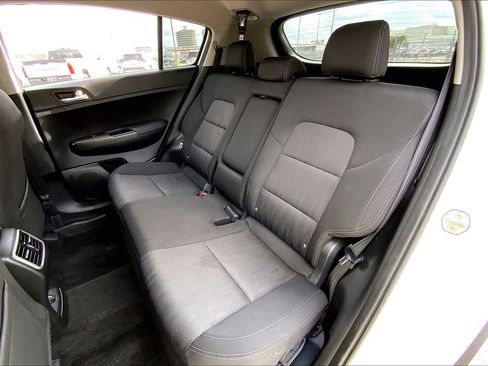 Used 2022 Kia Sportage LX image 19