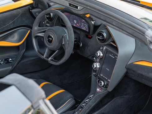 Used 2022 McLaren 720S Performance RWD image 40